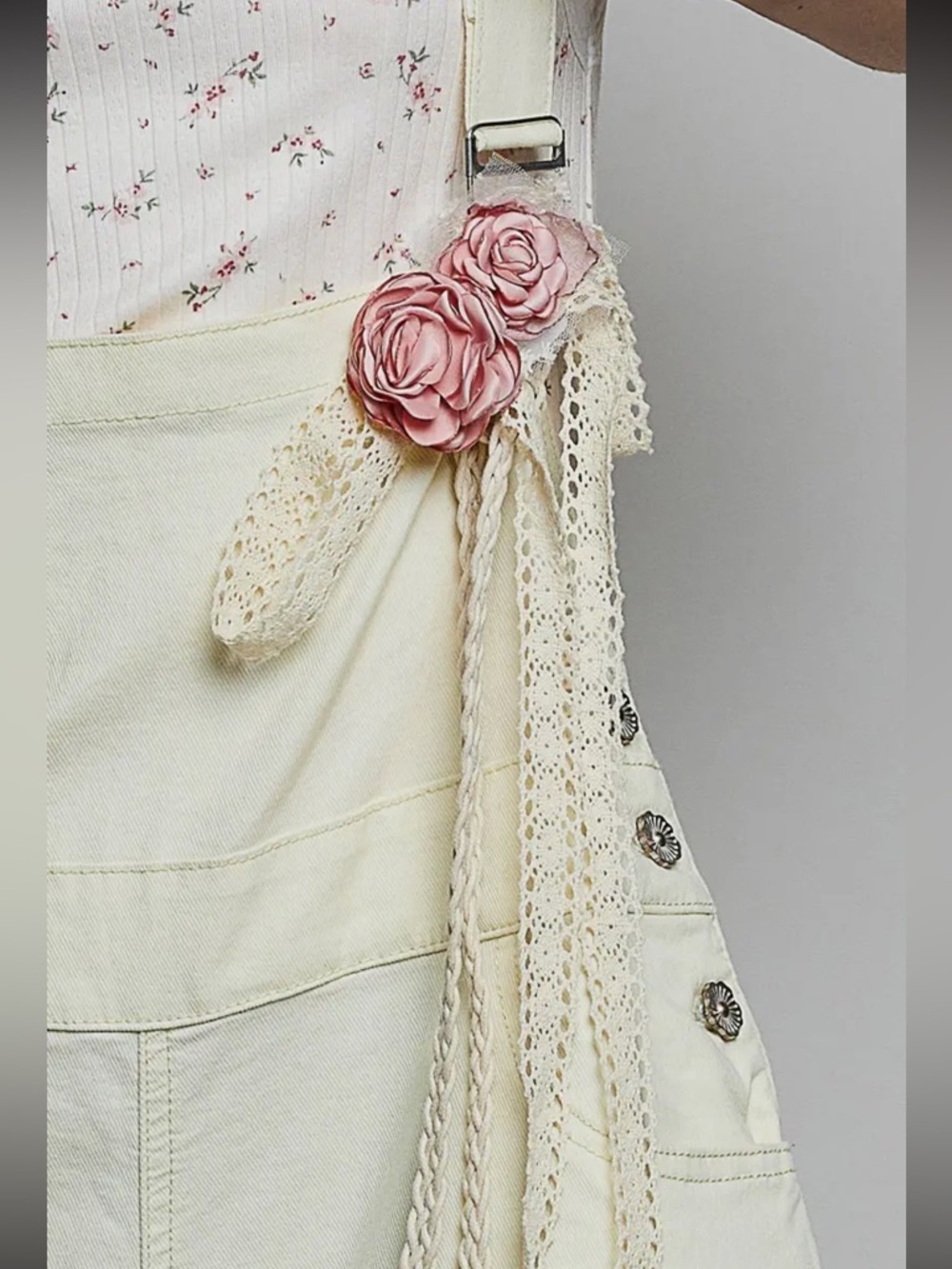 POL Feminine Handcrafted Blush Flower Belt OS - Picture 3 of 10